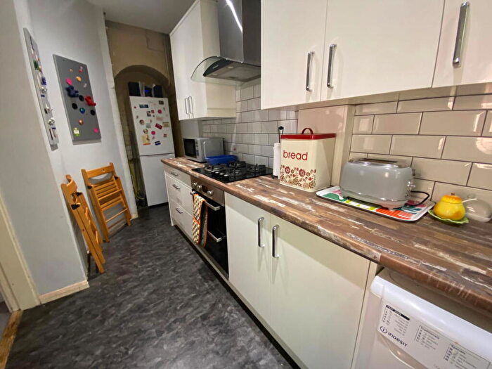 3 Bedroom End Of Terrace House For Sale In Fosse Road South, Leicester, LE3