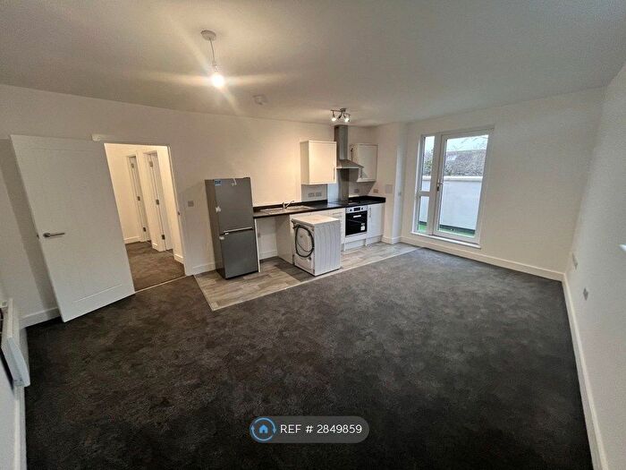 2 Bedroom Flat To Rent In Shelford Road, Nottingham, NG4