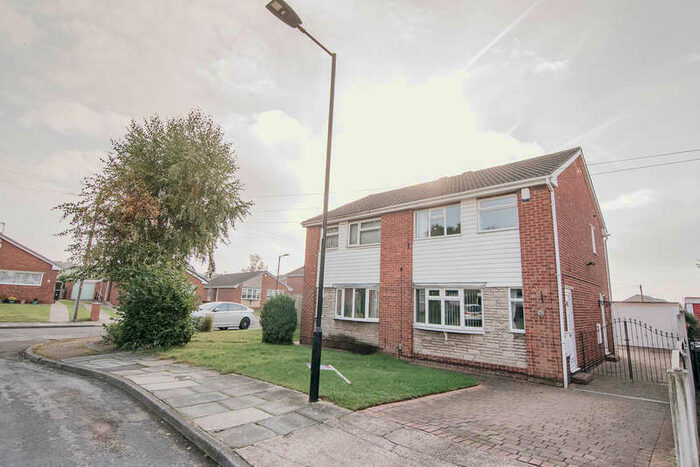 3 Bedroom Semi-Detached House To Rent In Madingley Close, Balby, DN4