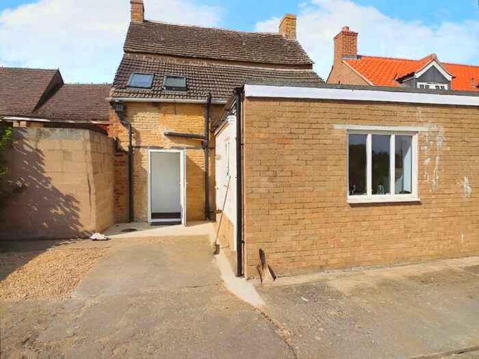 3 Bedroom Apartment To Rent In High Street, Market Deeping, PE6