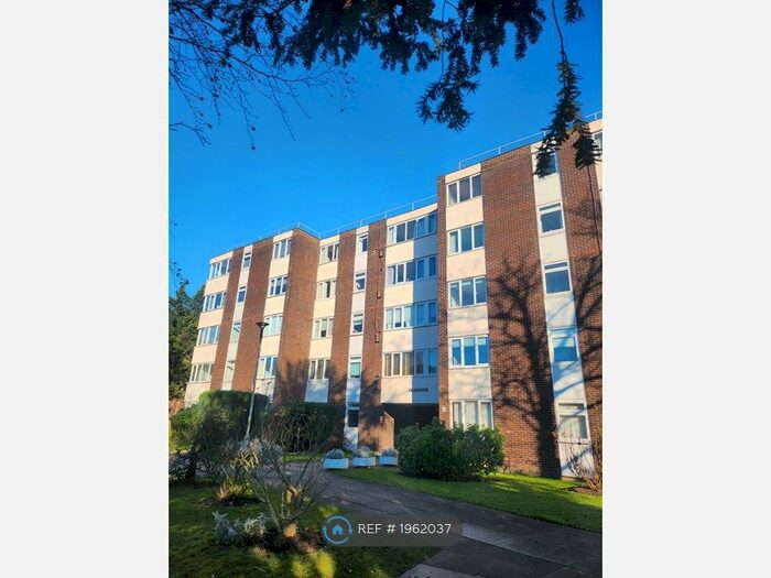 2 Bedroom Flat To Rent In Craigside, Kingston Upon Thames, KT2