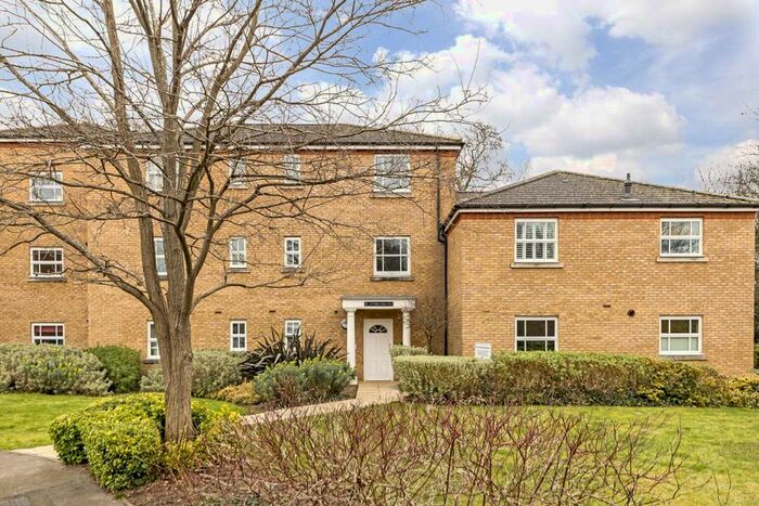 2 Bedroom Flat To Rent In White Lodge Close, Isleworth TW7