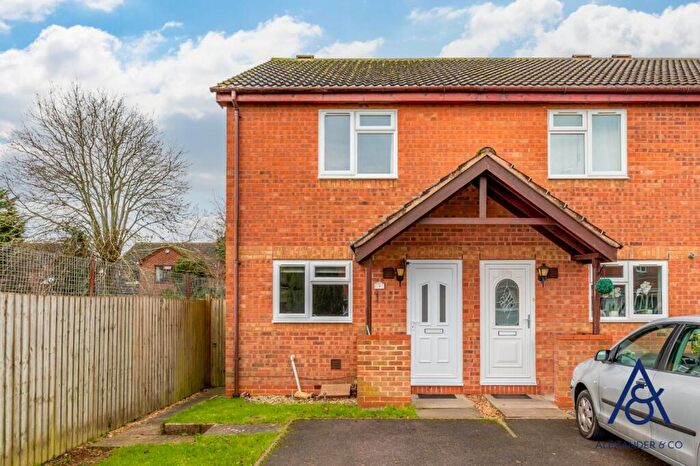 2 Bedroom End Of Terrace House For Sale In Coopers Green, Bicester, OX26