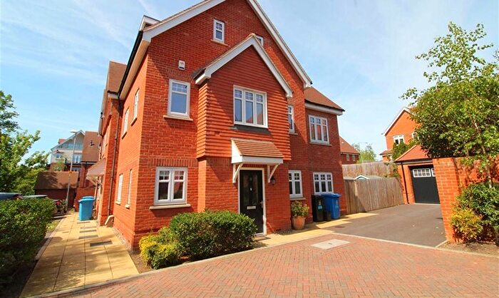 3 Bedroom Terraced House To Rent In Maidenhead, Berkshire, SL6