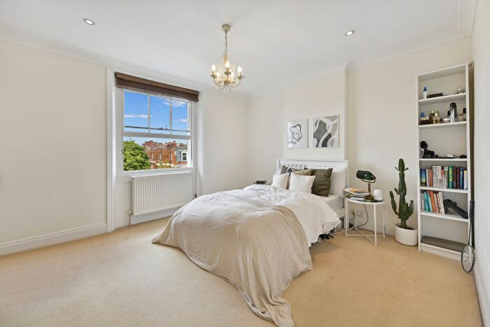 3 Bedroom Flat For Sale In Cornwall Gardens, South Kensington, SW7