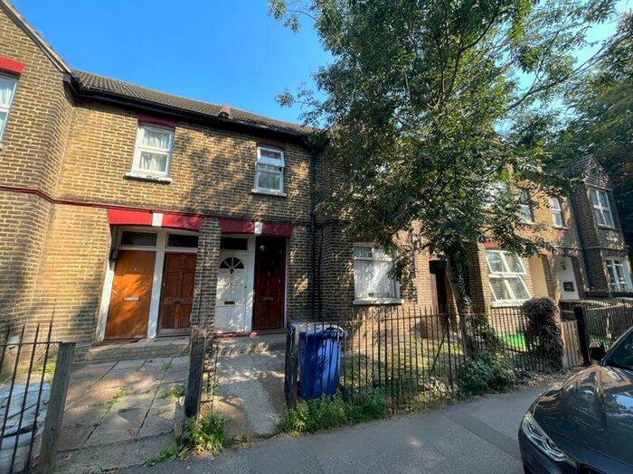 3 Bedroom Flat To Rent In Riverview Flats, London Road, Purfleet-On-Thames, RM19