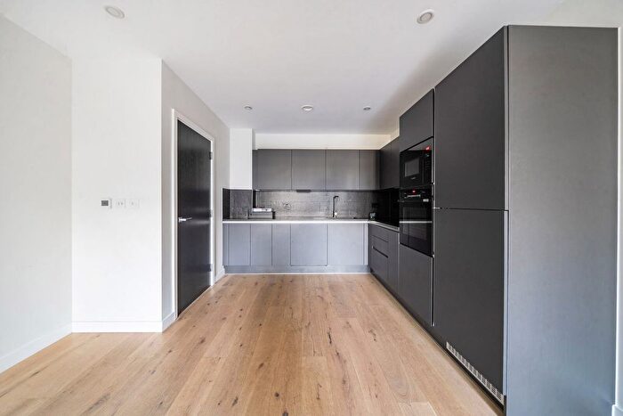 2 Bedroom Flat To Rent In Sarsen House, Hanwell Square, Hanwell, W7