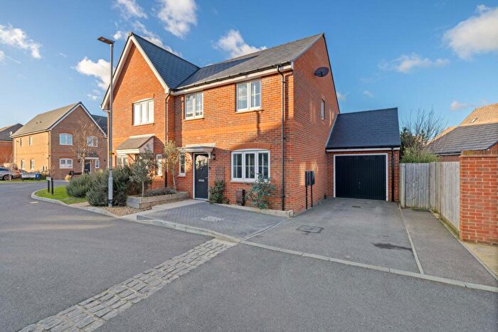 3 Bedroom Semi Detached House For Sale In Sandpiper Road, Chichester, PO20