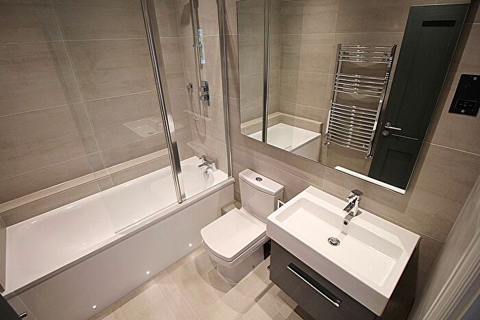 2 Bedroom Flat For Sale In Windmill Road, Brentford, TW8