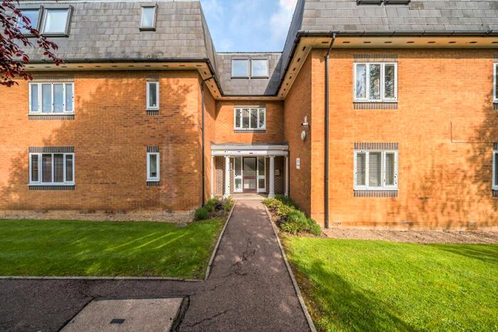 Flat To Rent In Ireton Close London, N10