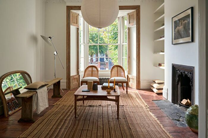 2 Bedroom Maisonette For Sale In Parkholme Road, London, E8