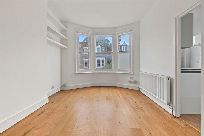 2 Bedroom Flat To Rent In Brailsford Road, London, SW2