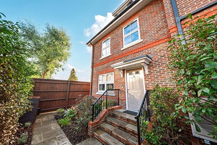 4 Bedroom End Terrace House For Sale In Cutlers Close, Maidenhead, SL6