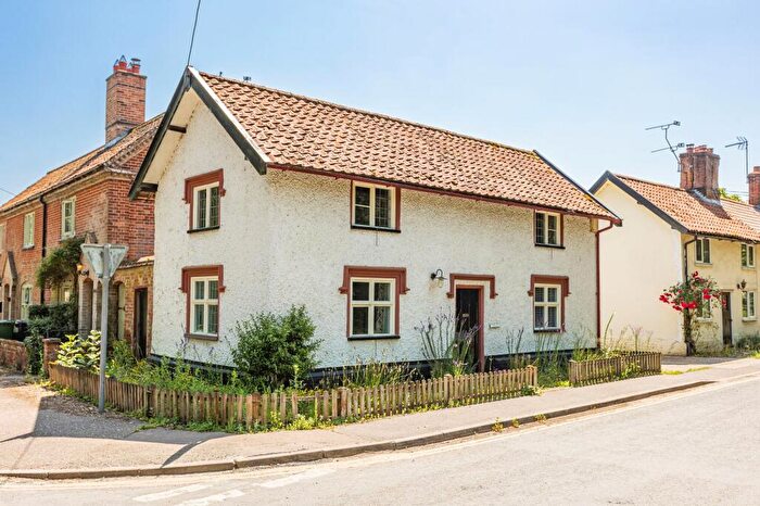 2 Bedroom Cottage For Sale In Carbrooke, IP25