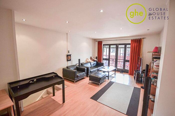 2 Bedroom Flat To Rent In Lancaster Drive, Canary Wharf, London, E14