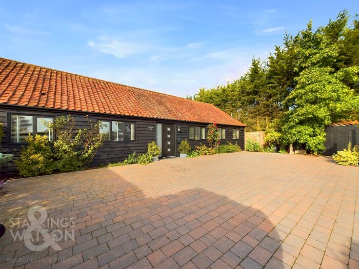 3 Bedroom Barn Conversion For Sale In Mill Road, Topcroft, Bungay, NR35