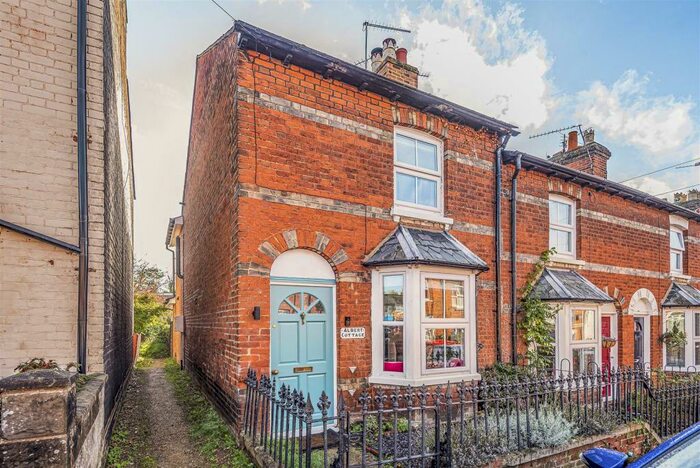 2 Bedroom End Of Terrace House To Rent In Brook Street, Twyford, Reading, RG10