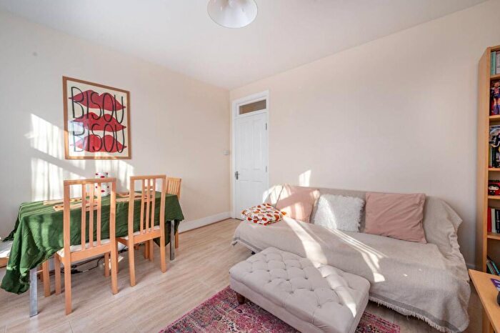 2 Bedroom Flat For Sale In Fairlop Court, Leytonstone, London, E11