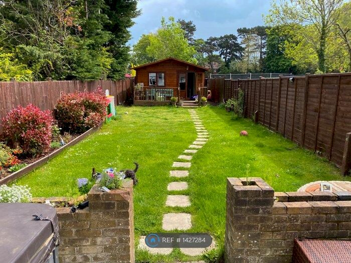 4 Bedroom Semi-Detached House To Rent In West Wickham, West Wickham, BR4