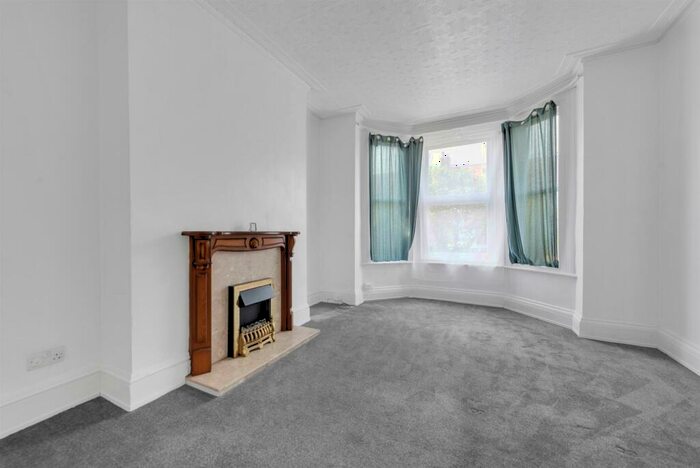 1 Bedroom Flat To Rent In Mackenzie Road, Beckenham, BR3