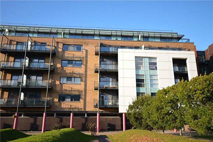 2 Bedroom Apartment For Sale In Ferry Court, Cardiff, CF11