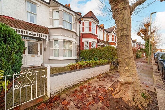 4 Bedroom Terraced House To Rent In Bow Lane, North Finchley, N12