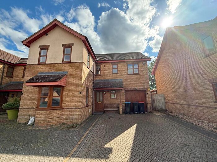 4 Bedroom Detached House To Rent In Downs Barn, MK14
