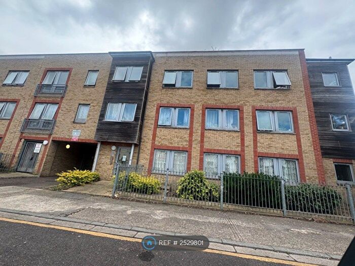 2 Bedroom Flat To Rent In Victoria Road, Barking, IG11