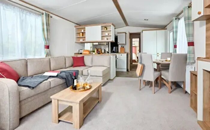 3 Bedroom Park Home For Sale In St. Leonards, Ringwood, BH24