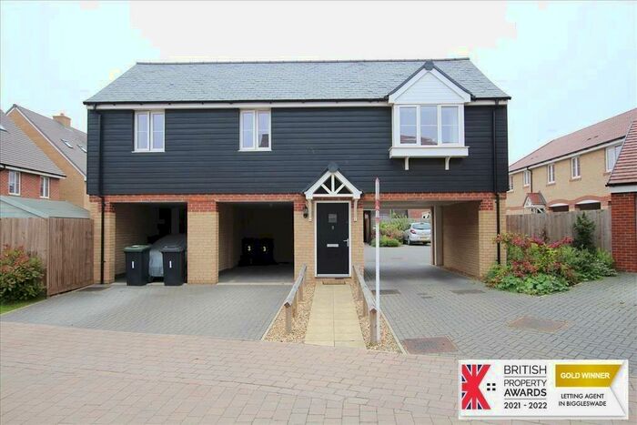 2 Bedroom Coach House To Rent In Evans Grove, Biggleswade, SG18