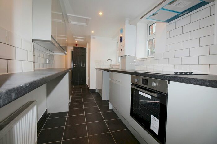 2 Bedroom Flat To Rent In Flat - Ripon Street, Lincoln, Lincolnsire, LN5