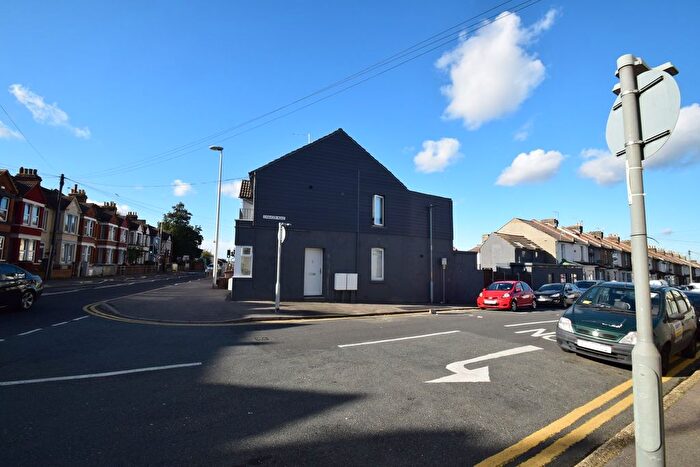 1 Bedroom Flat To Rent In Chaucer Road, Gillingham, ME7