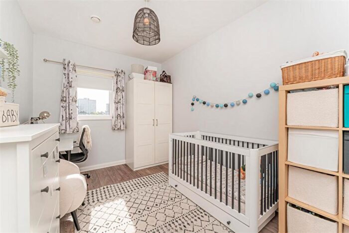 2 Bedroom Flat For Sale In Lanark Court, Dairy Close, Enfield, EN3