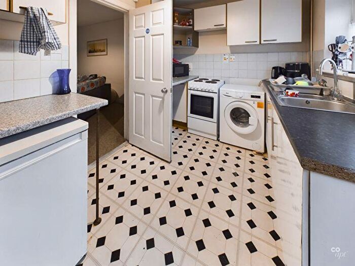 4 Bedroom Semi-Detached House To Rent In Barcombe Road, Brighton, BN1