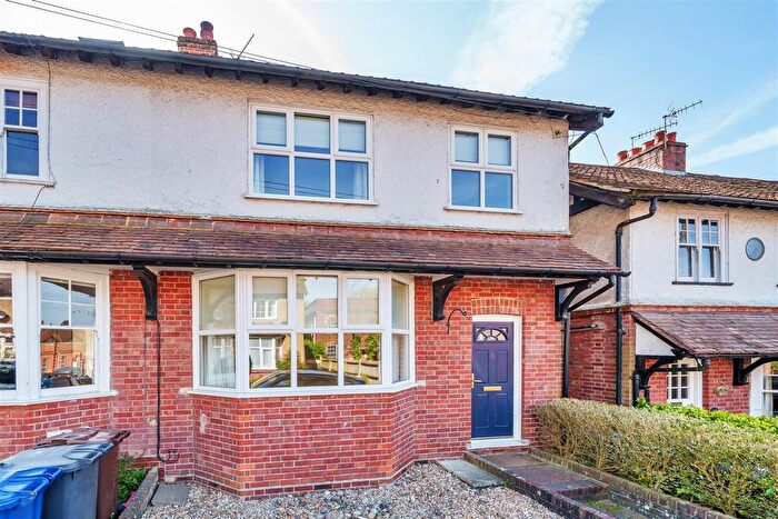 4 Bedroom Semi-Detached House To Rent In Chestnut Avenue, Haslemere, GU27