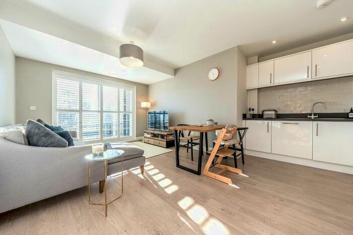 2 Bedroom Flat To Rent In Samuelson Place, Isleworth, TW7 - Photo 2