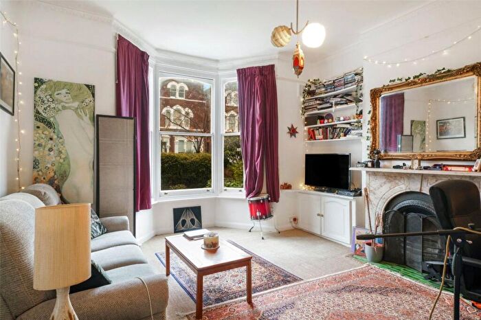 1 Bedroom Apartment For Sale In Yerbury Road, London, N19