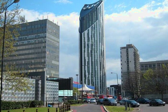 3 Bedroom Flat To Rent In The Strata, Walworth Road, Elephant And Castle, SE1