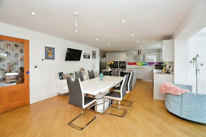 4 Bedroom Detached House For Sale In Old School Yard, Messingham, DN17