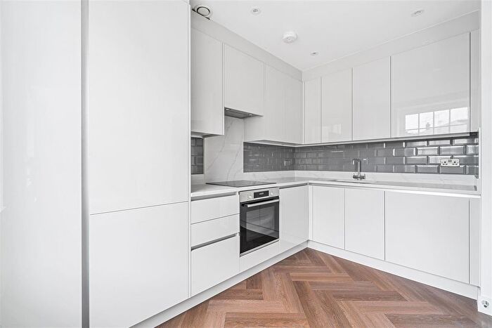 1 Bedroom Flat To Rent In Claremont Road, Surbiton, KT6