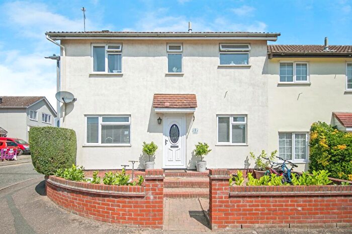 3 Bedroom Semi Detached House For Sale In Moss Way, West Bergholt, Colchester, CO6