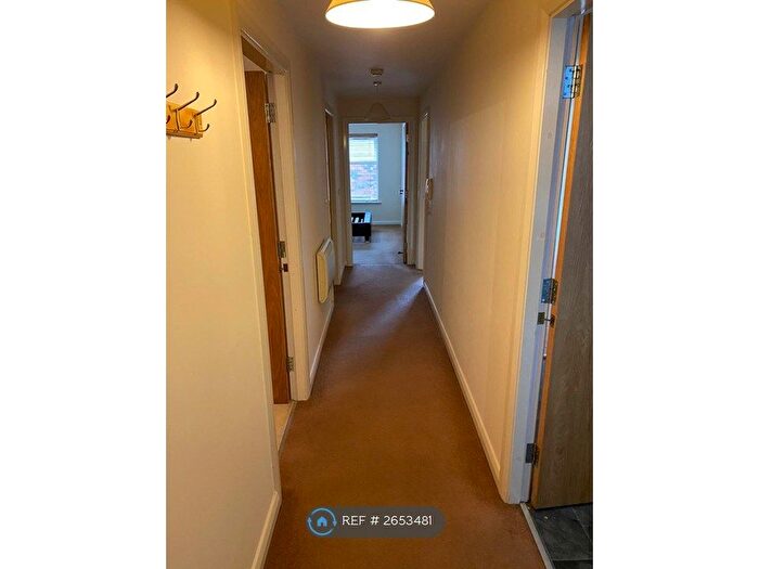 2 Bedroom Flat To Rent In Commercial Street, Morley, LS27