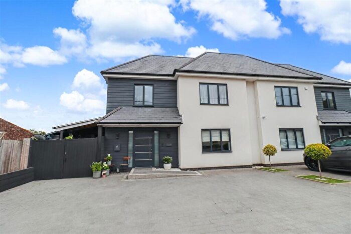 4 Bedroom Semi-Detached House For Sale In Valley Road, Braintree, CM7