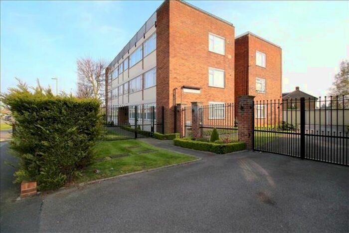 1 Bedroom Flat To Rent In Ground Floor Bedroom Apartment, Ashurst Drive, Ilford, Greater London, IG6