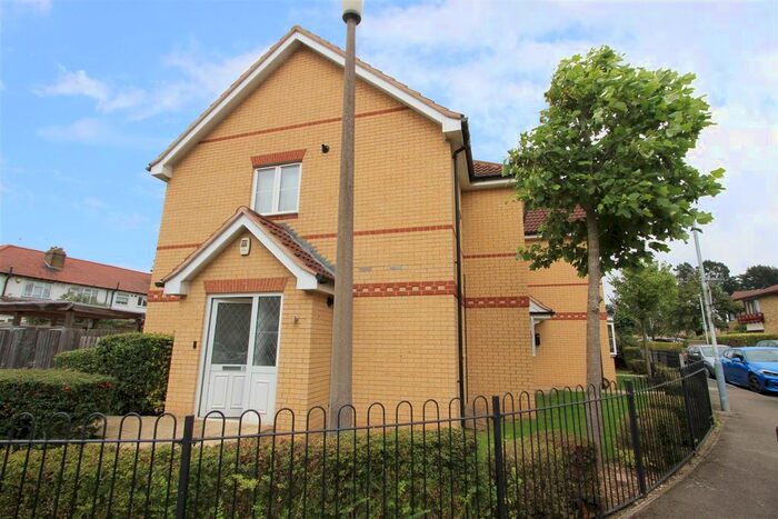1 Bedroom Flat To Rent In Horseshoe Drive, Hillingdon, UB8