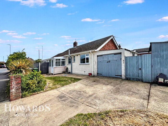 3 Bedroom Detached Bungalow For Sale In Beccles Road, Bradwell, NR31