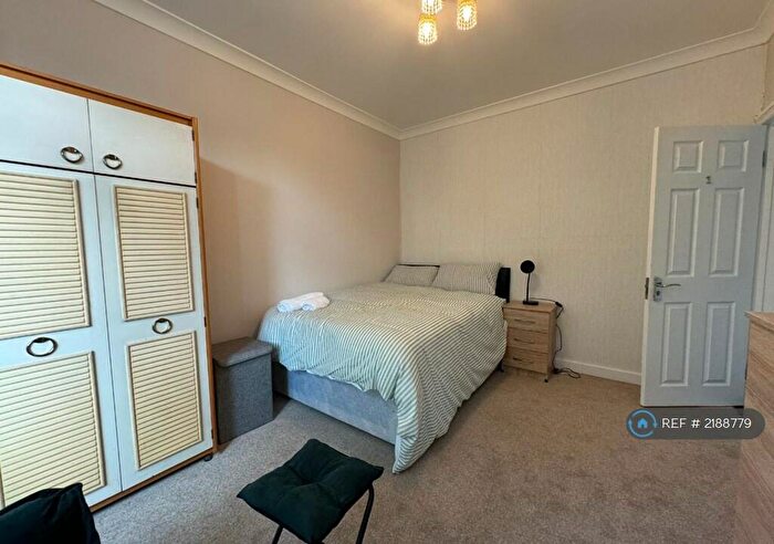 3 Bedroom Semi-Detached House To Rent In Upminster Road North, Rainham, RM13