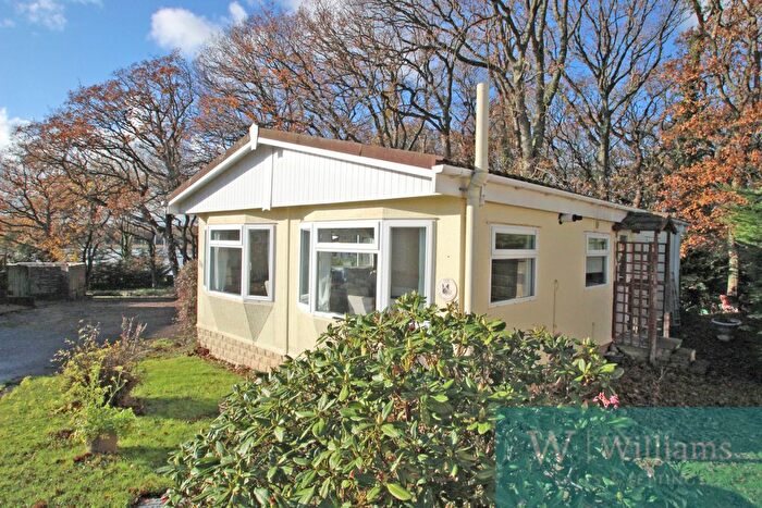 2 Bedroom Mobile/park Home For Sale In Medina Park, Folly Lane, East Cowes, Isle Of Wight, PO32