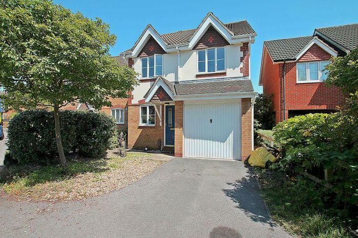 3 Bedroom Detached House To Rent In Honeysuckle Close, Locks Heath, SO31