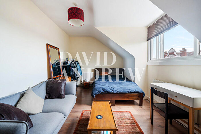 Studio To Rent In Hanley Road, N4